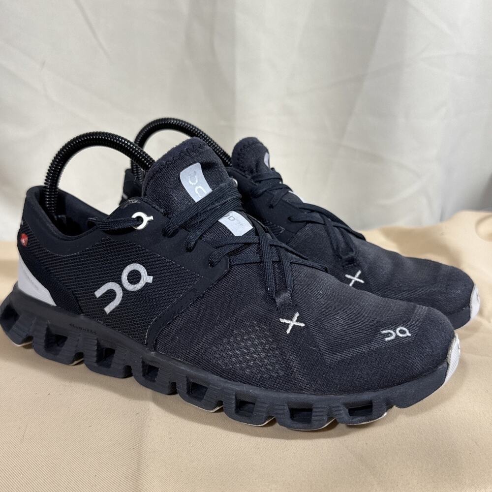 On Cloud X Women’s 8 Black White Running Training Shoes CloudTec Sneakers